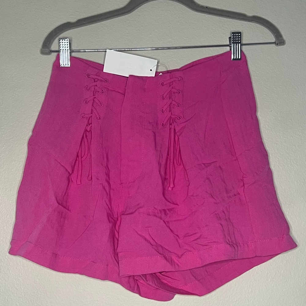 NWT | 🩷 HYFVE - Stylish Pink Women's Shorts 🩷